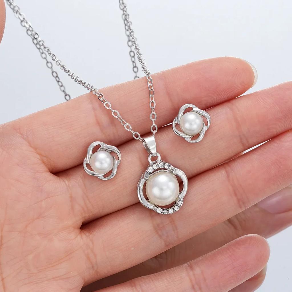 New Fashions Originality Unique Design Sense Love Heart Earrings Pendant Necklace Two-Piece Sets Trend Jewerly Set Daily Wear