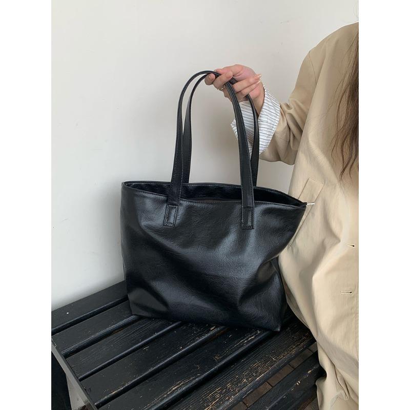 Casual shoulder bag women's new original work and class commuting soft leather bag large capacity simple tote big bag