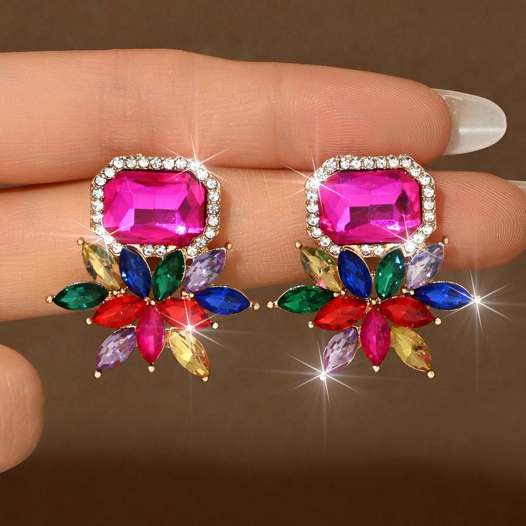 New European and American earrings with high-end and fashionable square rhinestone earrings design, light luxury earrings for wo