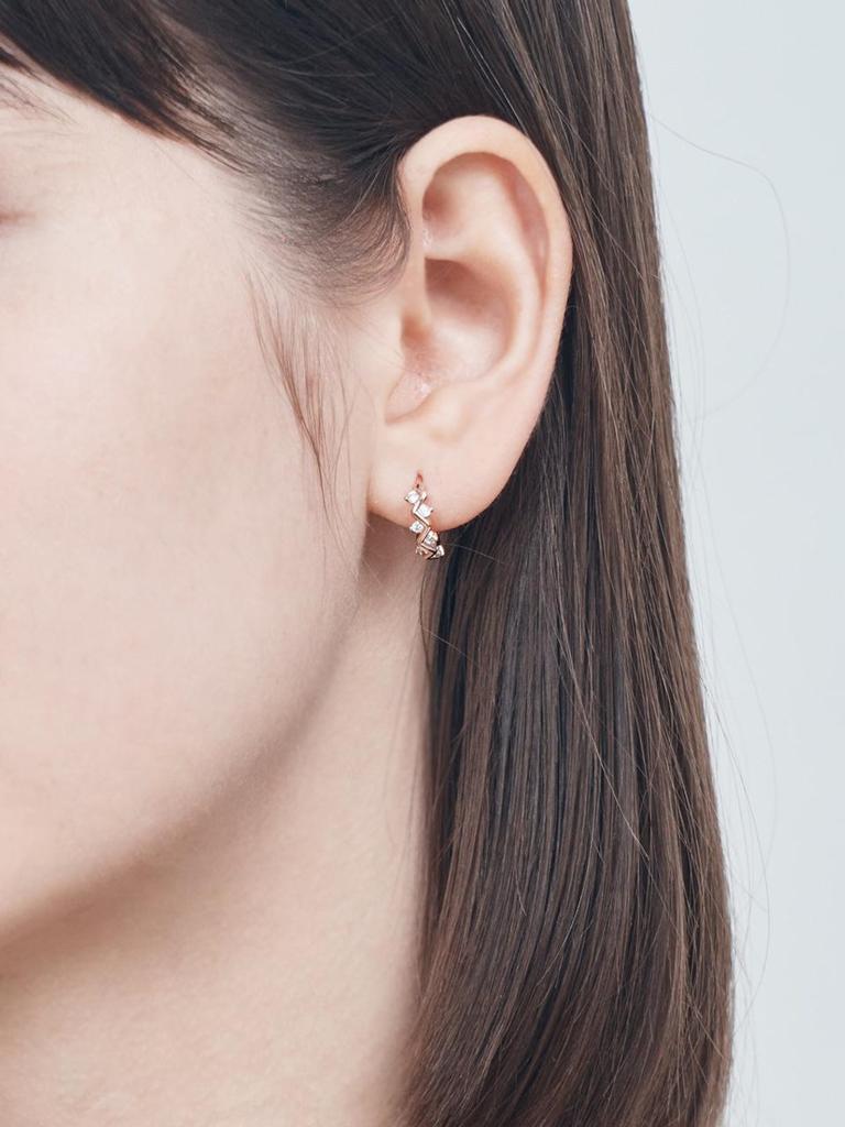 Zigzag Cubic One-Touch Earrings C24EB325