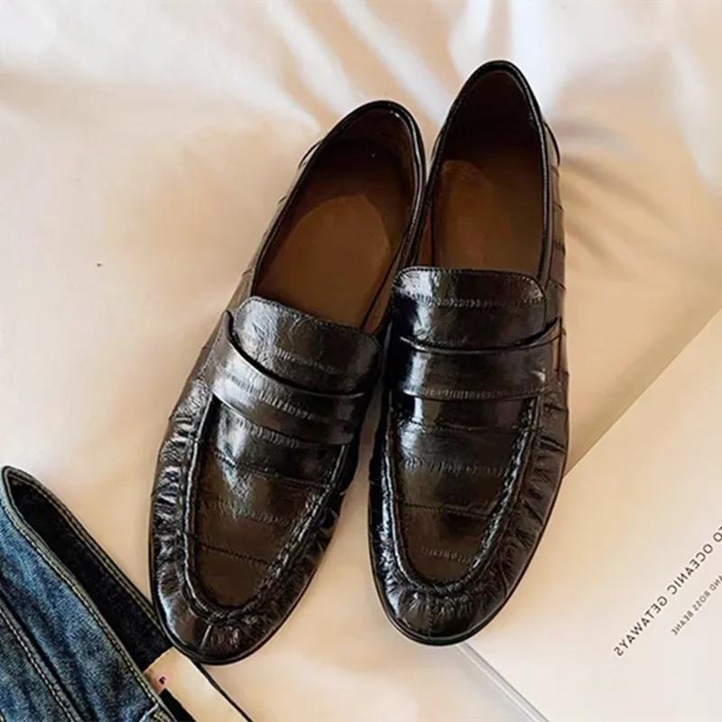 Sapatos Rasos Loafers Retrô Femininos Couro Macio Marrom Franzido Conforto Sapatos de Escritório Femininos Baixos Estilo Britânico Sapatos Casuais Femininos