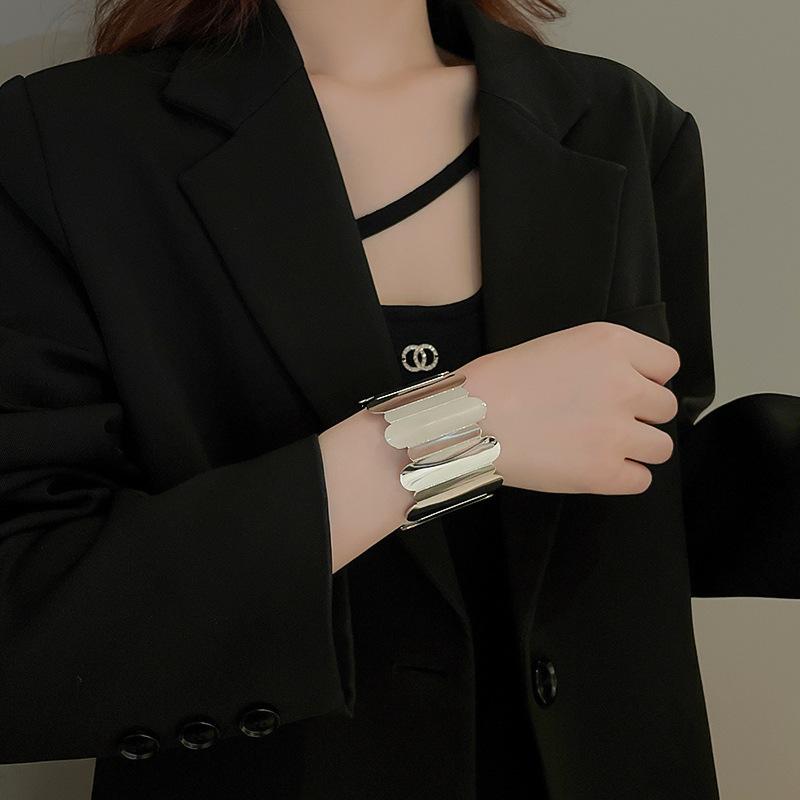 European and American Metal Flower Bracelet Exaggerated Niche High-end Bracelet Arm Ring Design Temperament Jewelry