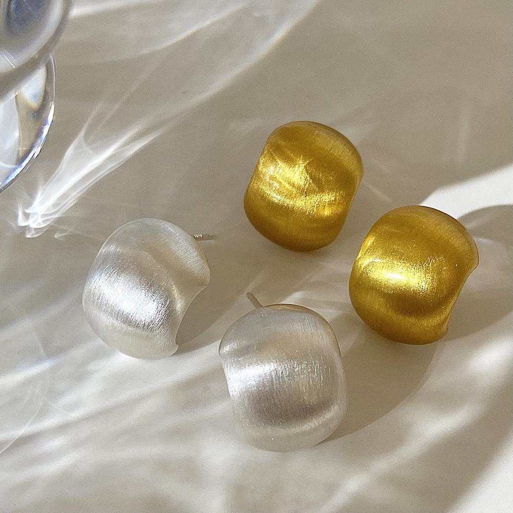 Elegant European & American Style Brushed 925 Silver Stud Earrings: Light Luxury, Versatile, and Fashionable Flat Round Design.