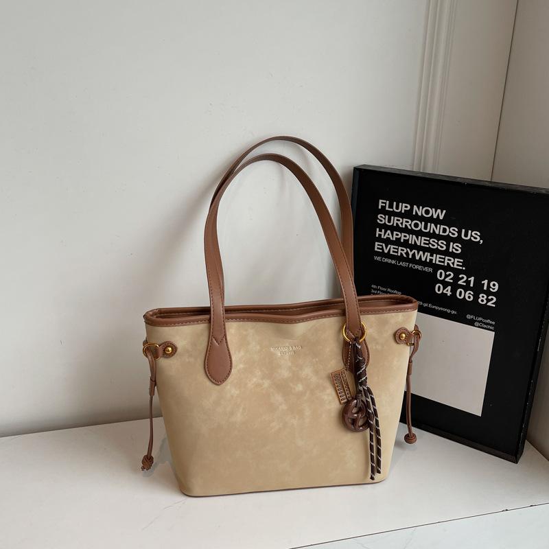 Leisure work commuter bag women's large-capacity new student versatile shoulder shopping bag fashionable tote bag