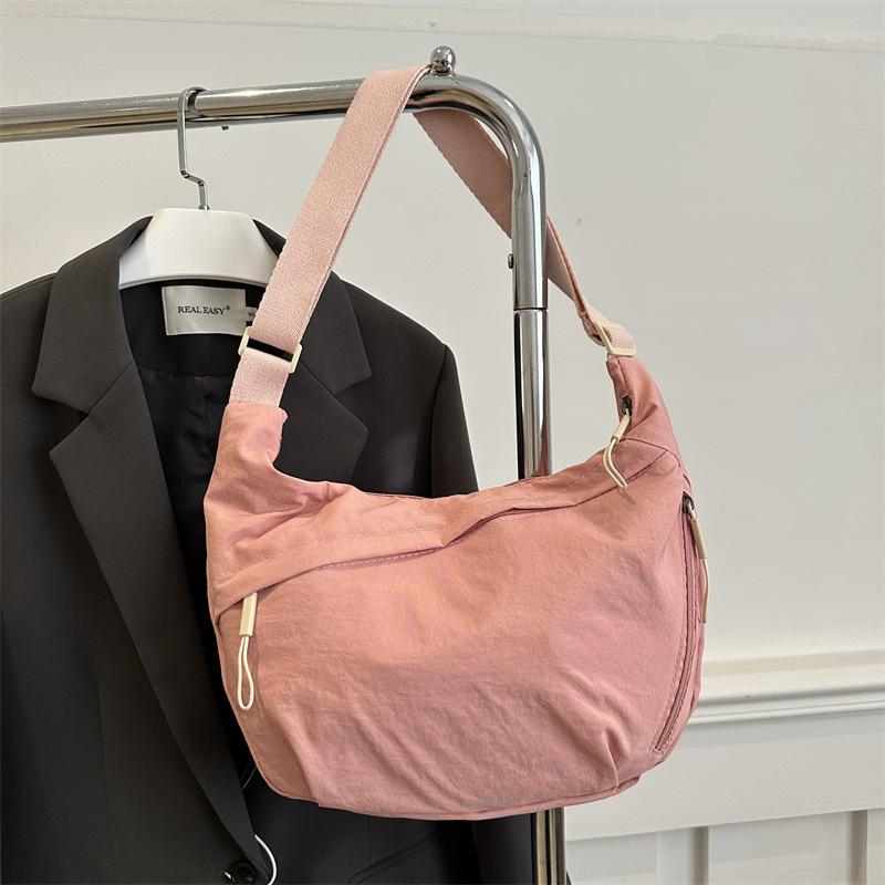 

Large-capacity bag women s 2025 spring versatile new high-value decorative shoulder messenger chain dumpling bag