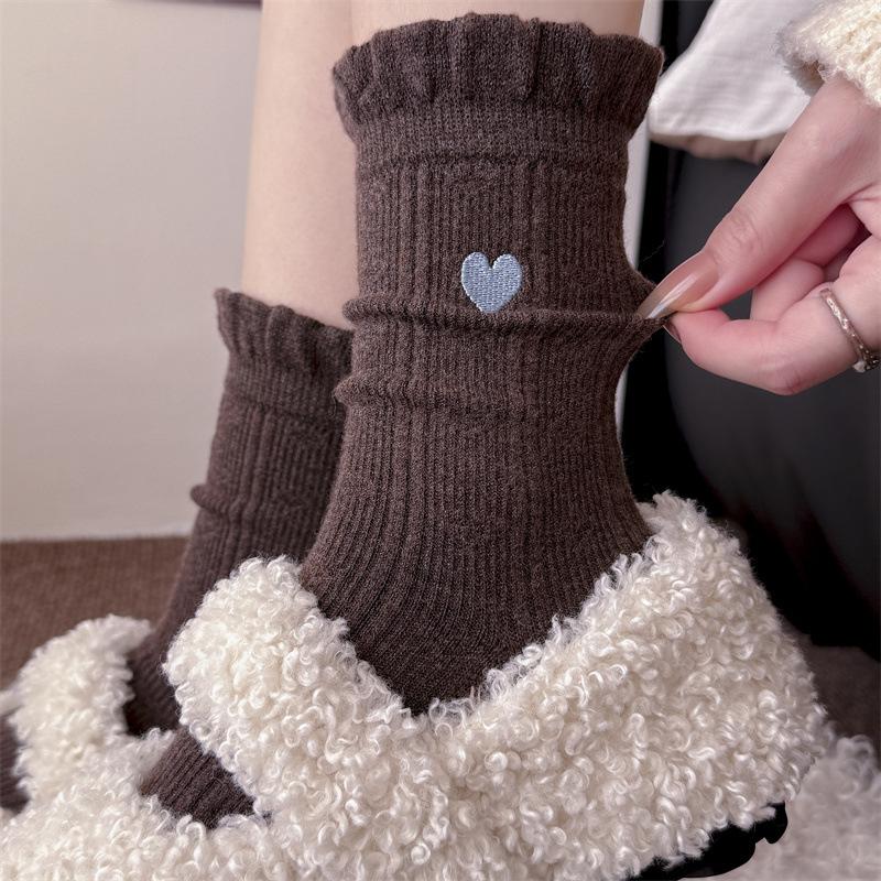Coffee-colored Wool Socks for Women, Mid-calf Socks for Autumn and Winter, Thickened Cashmere Warm, Retro Heart-shaped Striped Long Socks