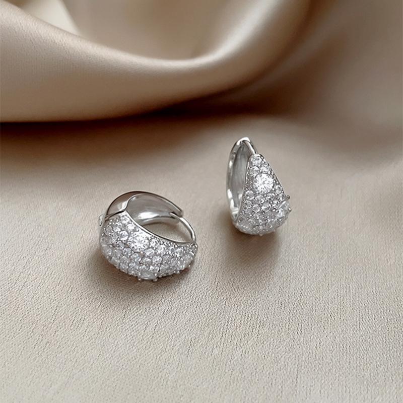 Zircon Round Simple Earrings: Stylish, Light Luxury, Versatile, High-Class Ear Accessories