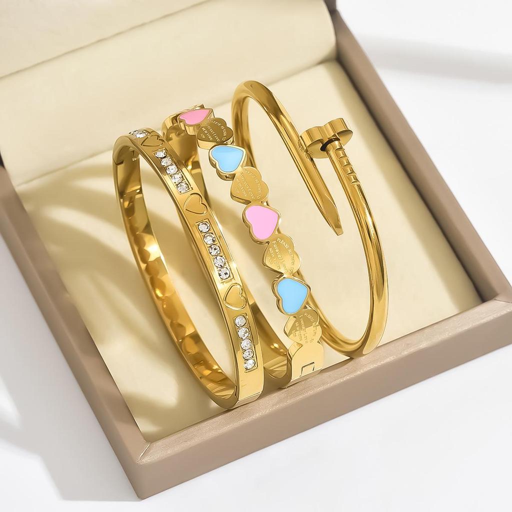 European Fashion Heart Bracelet - Colorful Stainless Steel, Versatile Youthful College Style for Girls