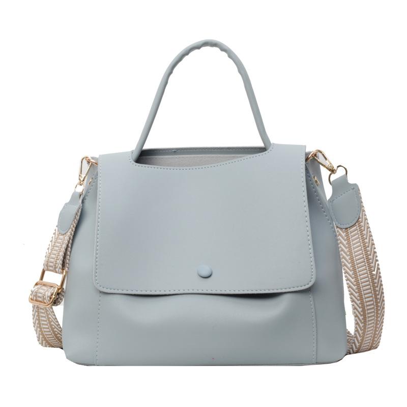 Retro commuter texture wide shoulder strap casual bag 2025 spring new versatile shoulder messenger bag tote bag