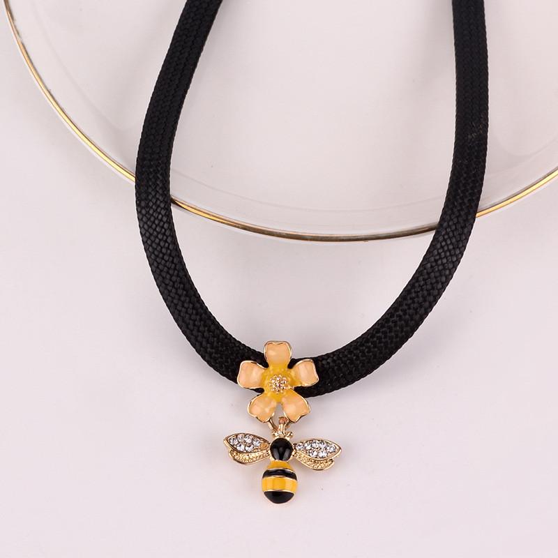 Unique Black Chocker Necklace Premium Short Chain For Women With Rhinestone Embellishments