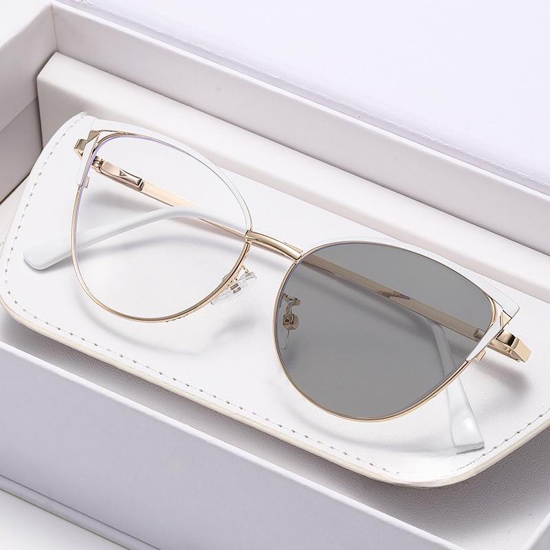 Metal Cat-Eye Photochromic Myopia Glasses High-Quality Spring-Arm Blue Light Blocking Nearsighted Glasses Diopter 0 To -4.0