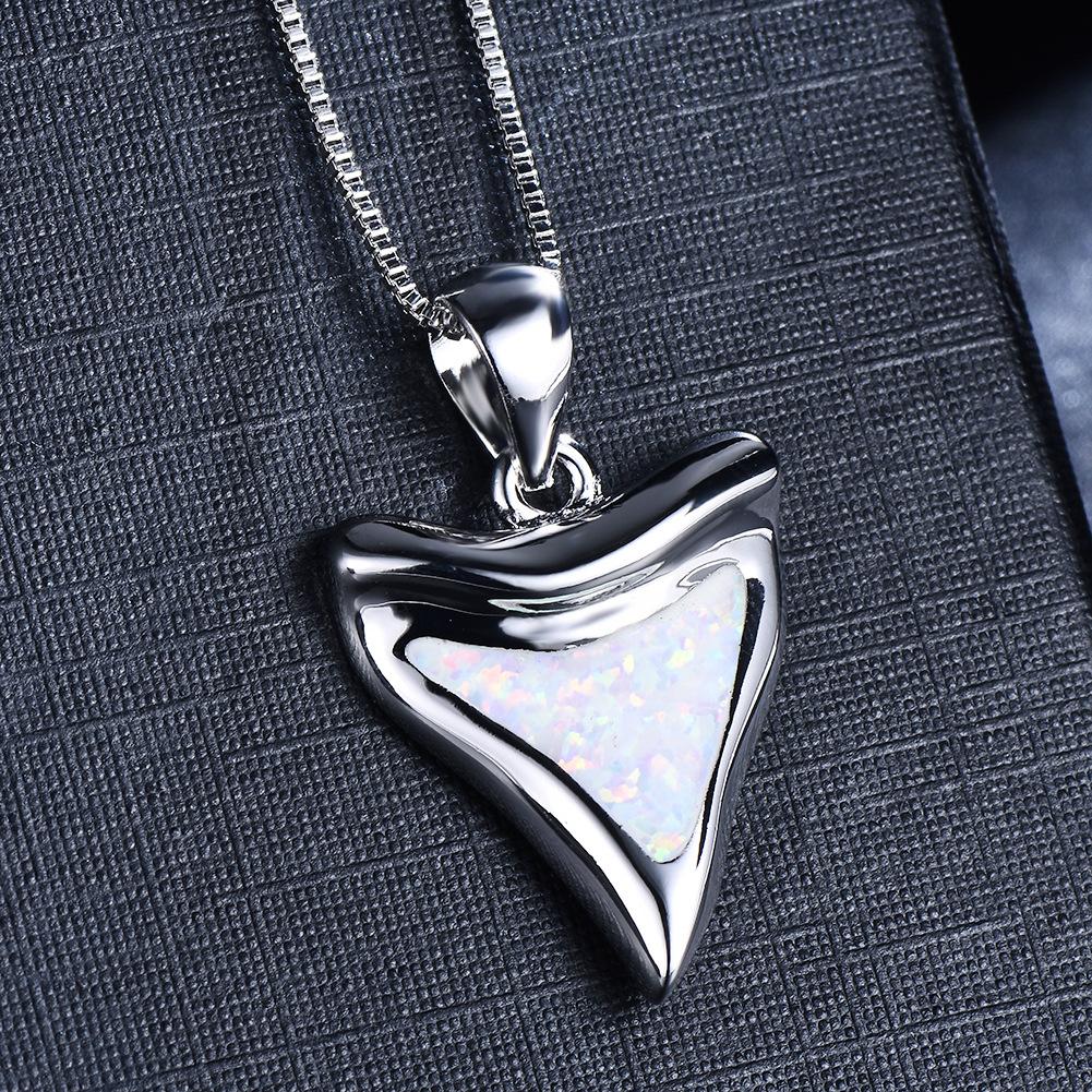 European and American Style Fashionable Small Accessories Triangle Necklace Pendant with Simple Temperament