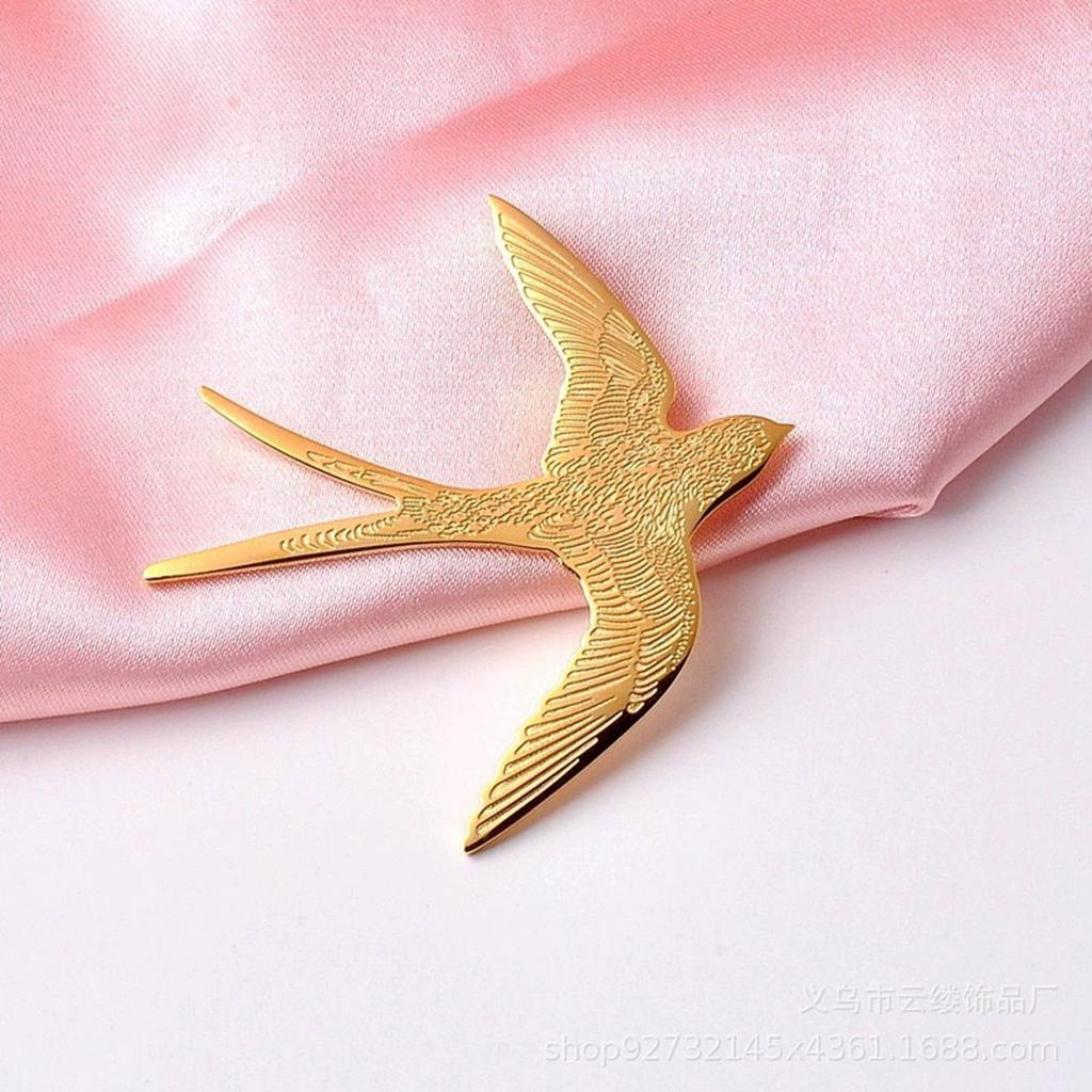 Elegant Swallow Bird Brooch Pin Cute Alloy Jewelry Lapel Pin Accessory For Women Men Casual Party Wedding Gift