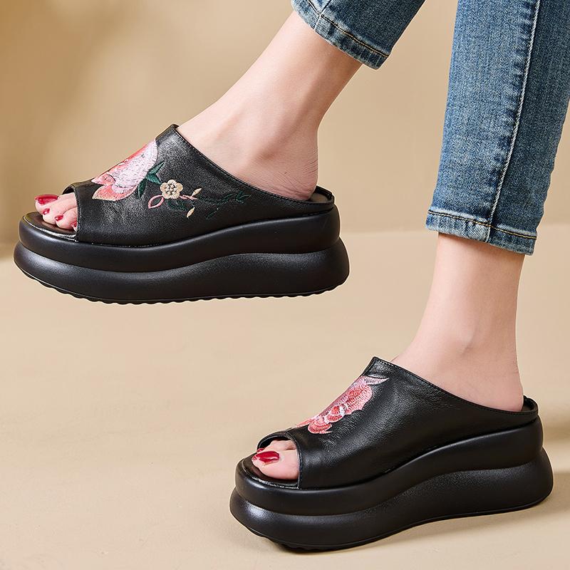 Mode GKTINOO Cuir Véritable Chaussures d'Été Femmes Pantoufles Compensées Extérieur Diapositives Loisirs 2025 Nouvelles Pantoufles Concises Faites Main pour Dames