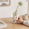 Künstlerisches Tischornament 3D-gedrucktes Calla-Lilien-Vasenornament, Eleganter matter Off-White Blumenhalter mit stabilem Spiral-Feinfinish-Sockel,