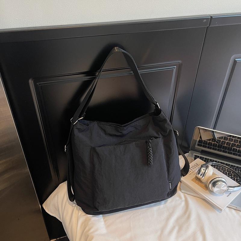 2025 Autumn New Messenger Messenger Bag Japanese Casual Nylon Shoulder Tote Bag Niche Commuter Messenger Bag