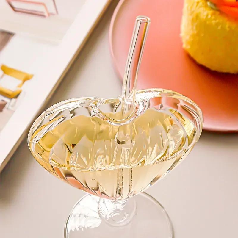 1 Stück herzförmiges Cocktailglas mit Strohhalm, klares Weinglas mit Stiel, kreative Champagnergläser, Trinkbecher für Bar, Pub, Club