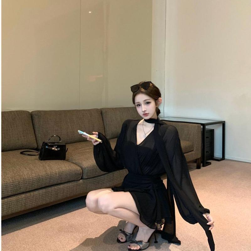 Black perspective long-sleeved chiffon dress women's early autumn design sense mesh short skirt v-neck temperament waist a-word skirt