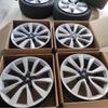 Milink Wheel Hub and Tire for Tesla Model 3