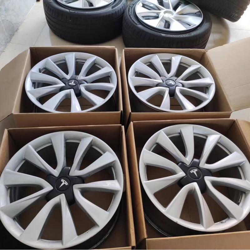 Milink Wheel Hub and Tire for Tesla Model 3