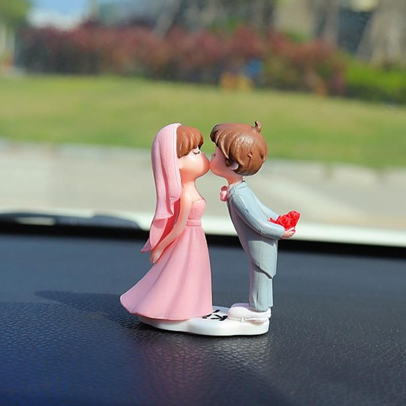 Cartoon Couples Car Ornament Model Wedding Couple Figure Car Center Console Balloon Decoration Auto Interior Dashboard Gifts