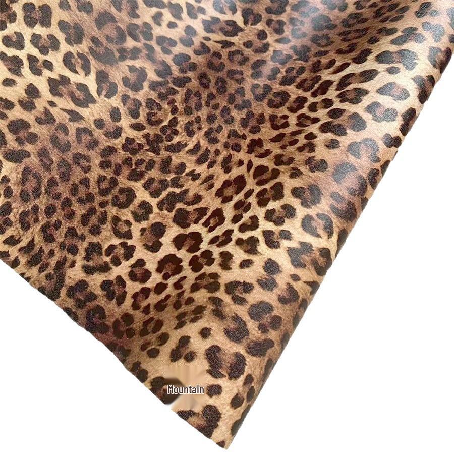 Samolepicí PVC tapeta Shein s leopardím vzorem pro domácí dekoraci.