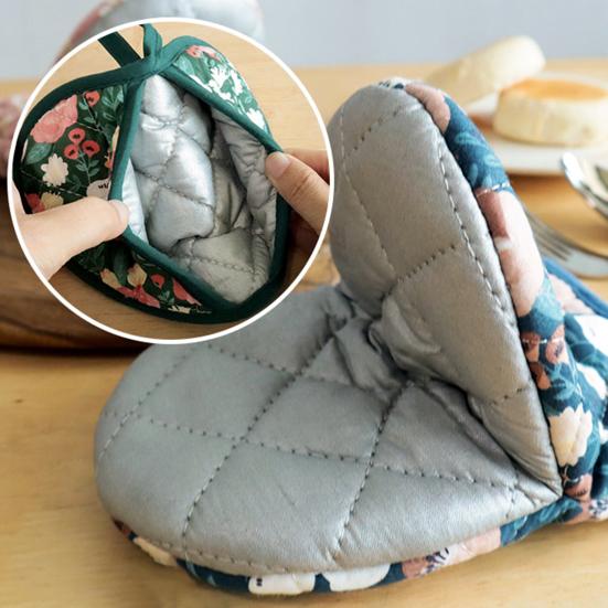 1Pc Insulated Glove Hanging Ring High Temperature Resistance Heart-shaped Hand Clip Insulation Pad for Bakery Shop