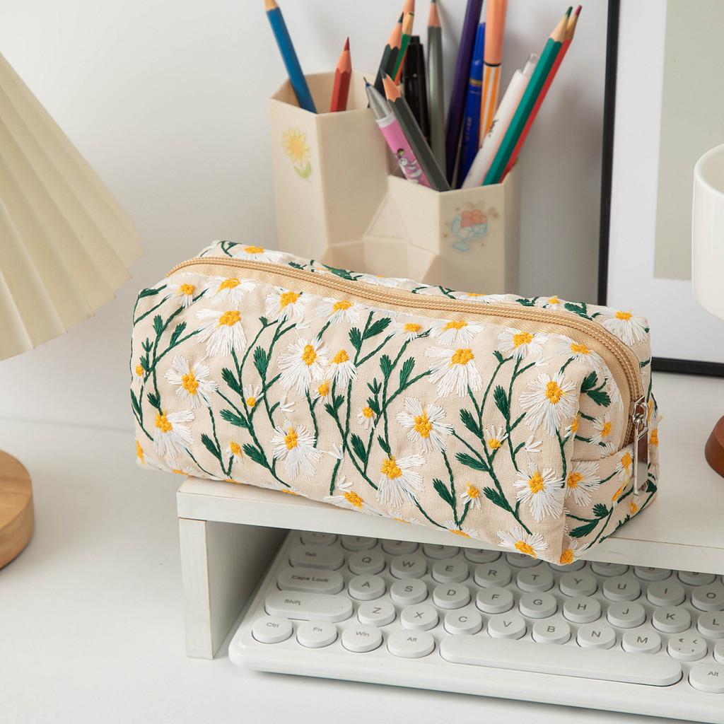 Breathable Canvas Toiletry Organizer With Flower Embroidery For Women And Men