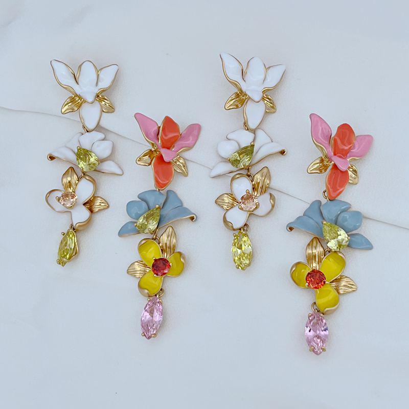 

Chic Half-Flower Rhinestone Earrings разноцветный