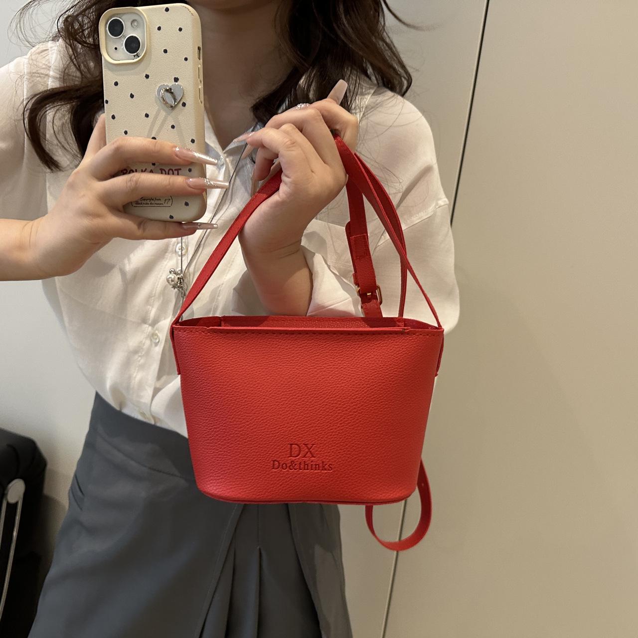 

2025 Minimalist High-End Large Capacity Crossbody Bucket Bag 16*10.5*12 cm червоний
