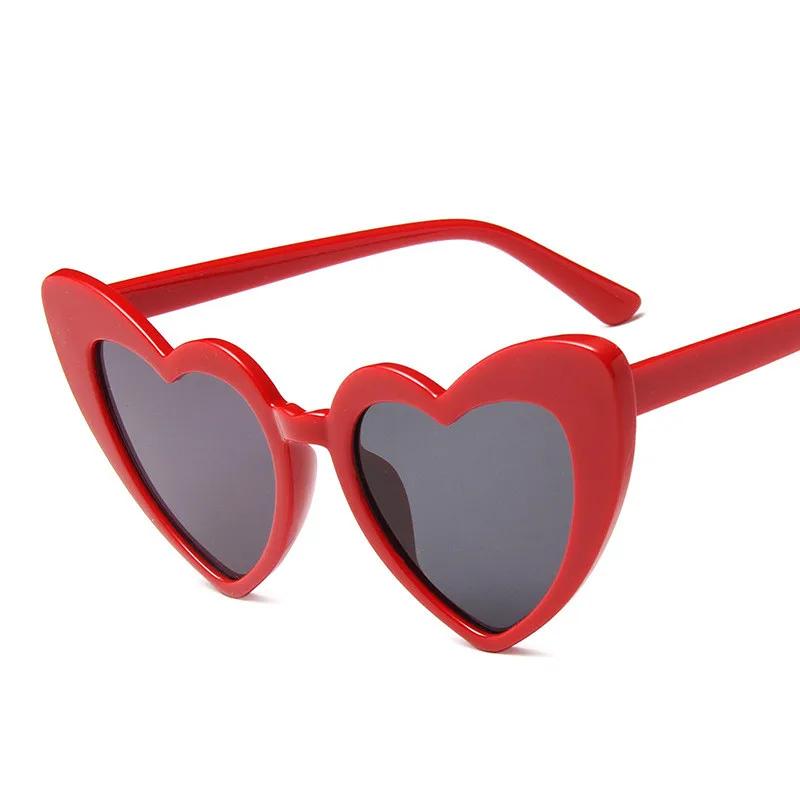 Fashion Plastic Women Heart Oversized Sunglasses Retro Brand Designer Vintage Gradient Cat Eye Sexy Female Sunglasses UV400