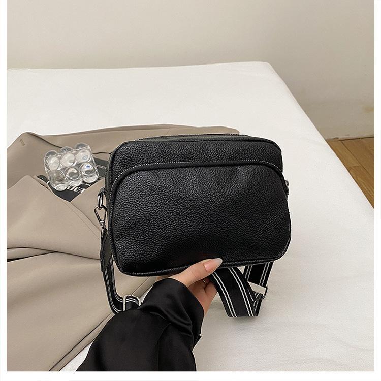 

Crossbody bag Solid color trendy women s bag 2025 New women s fashion versatile shoulder small square bag чёрный