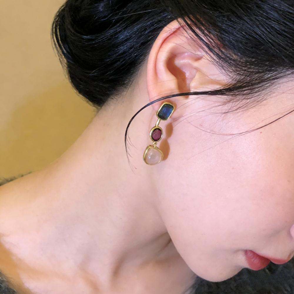Nádherné asymetrické náušnice s barevnými drahokamy, Vysoce kvalitní retro kontrastní barva, niche design, Luxusní doplňky do uší