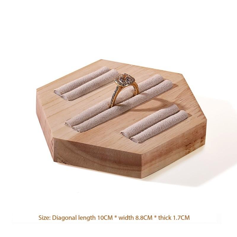

Подставка для колец и ювелирных изделий из цельного дерева Парные кольца и серьги Карточка для ювелирных изделий Подставка для ювелирных изделий Подставка для ювелирных изделий Шкатулки и упаковка для ювелирных изделий бежевый