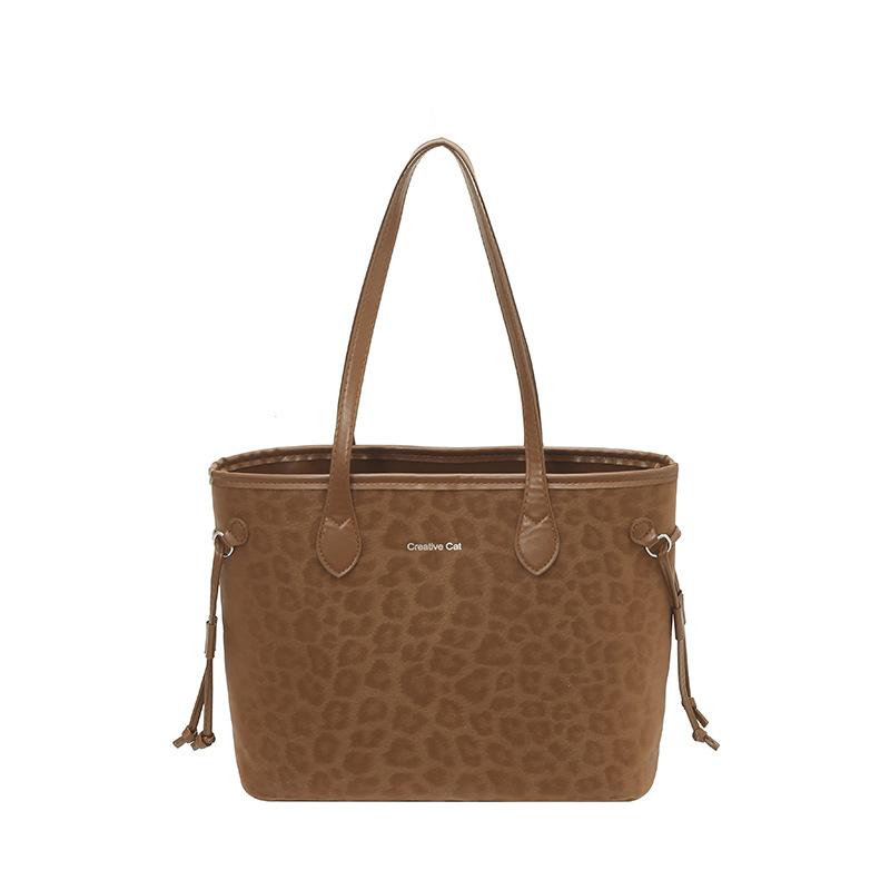 

Large capacity tote bag women s new retro commuter leopard print shoulder bag fashion handbag коричневый