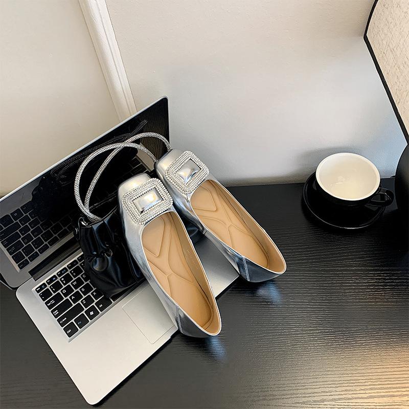 

Leather sheepskin rhinestone casual shoes women s outer wear 2025 autumn new fairy wind Mary Jane women s shoes Doudou shoes 35