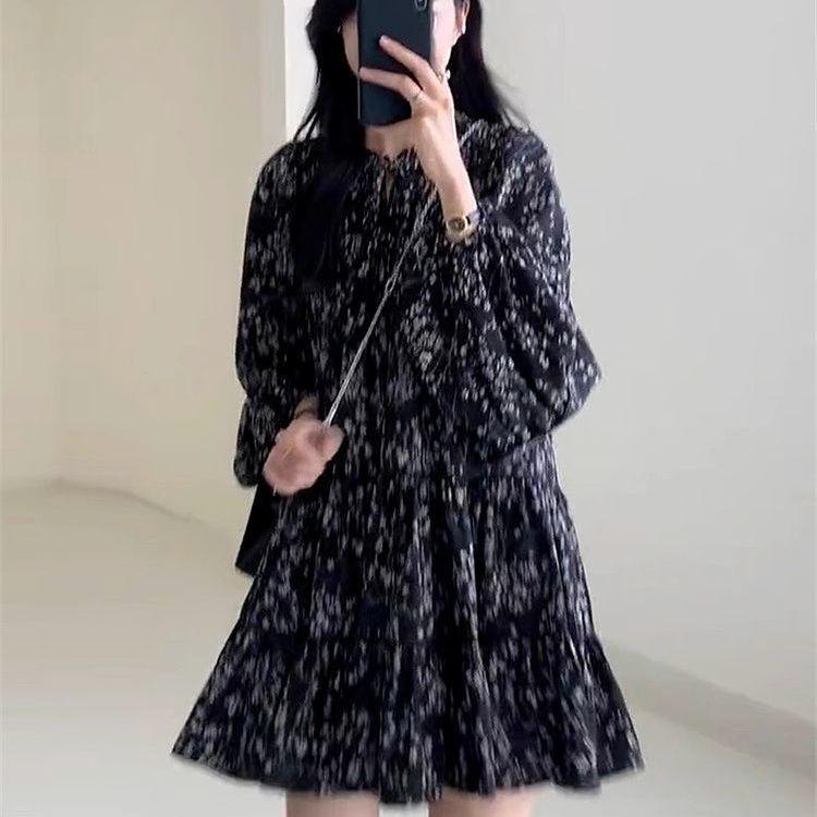 

Plus Size Women s Floral Long Sleeve Loose Dress - French A-Line Mid-Length for Spring S (Recommended under 95 kg)