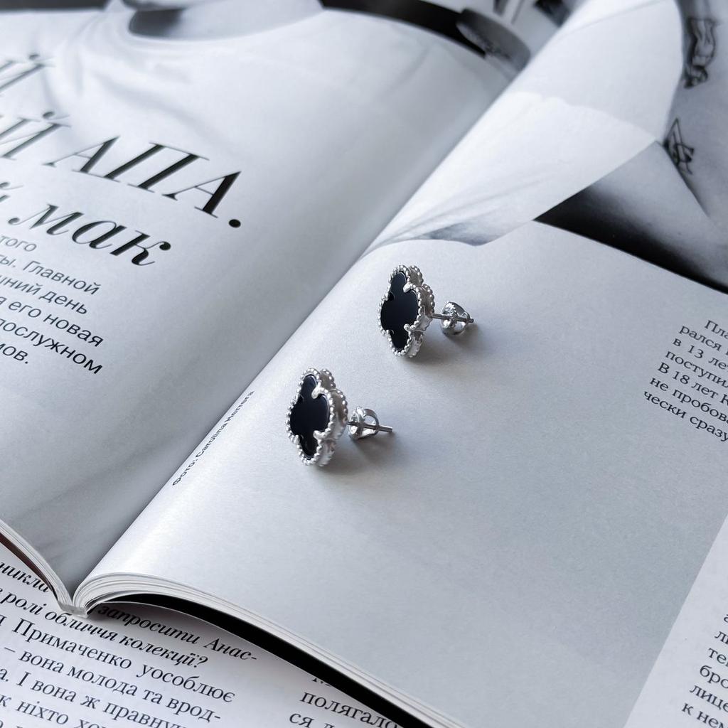 Stříbrné náušnice s přírodním onyxem (60002005)