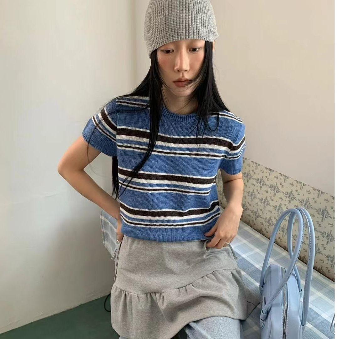 

Вязаный топ с коротким рукавом в полоску в корейском стиле для женщин с расслабленным и универсальным видом one size синий
