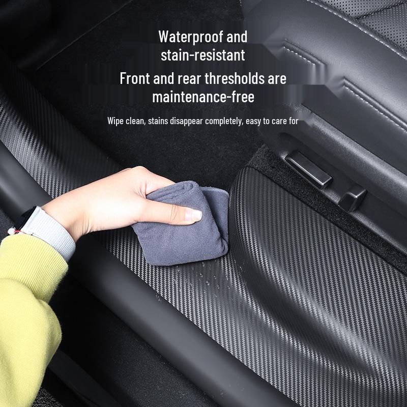 Tesla Model YL Accessories: Updated 6-Seater Door Sill Strips, Center Console Anti-Kick Panels, and Front/Rear Seat Protectors.