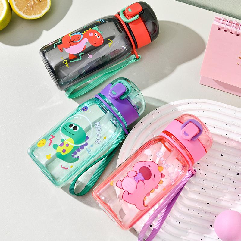 Water bottle new children's small dinosaur straw water cup for boys and girls high value cartoon cute plastic cup portable