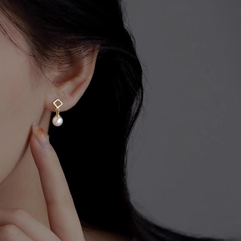 Square Pearl Pendant Earrings, Women's High-end Sense, Light Luxury, Niche Design, Unique Temperament, Cold Earrings, Earrings.