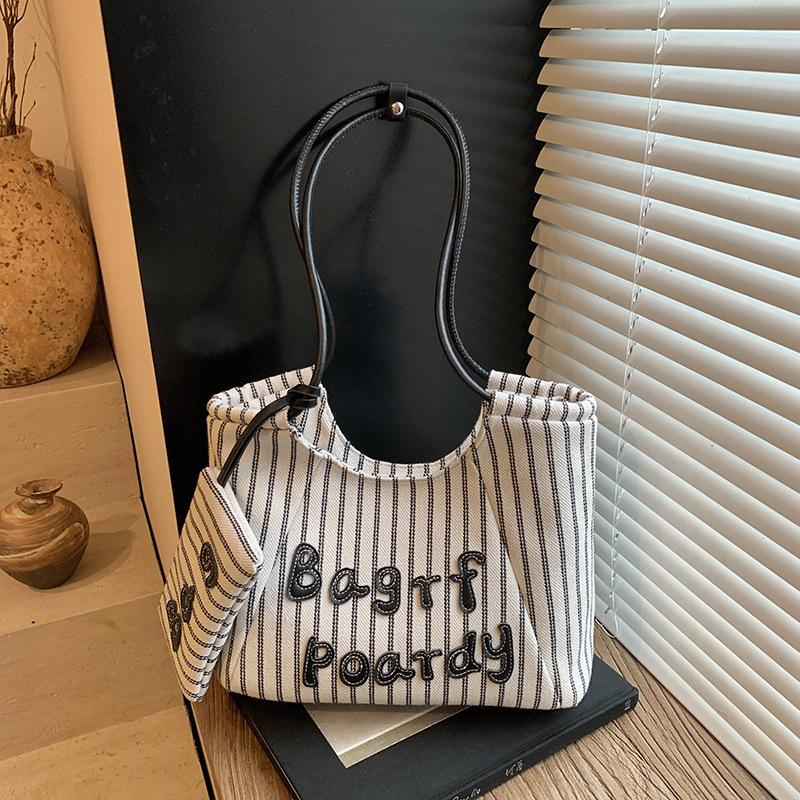 

Large capacity simple underarm bag women s new striped portable shoulder bag casual commuter tote bag чёрный