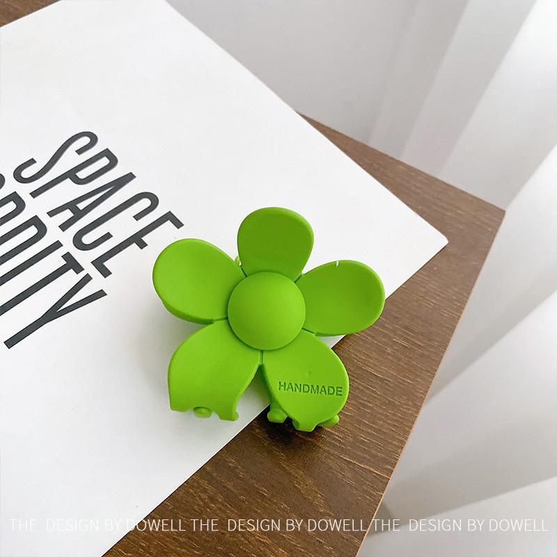 Elegant Acetate Floral Pattern Hair Claw Clip Perfect For Women In Soft Pastel Colors Grass Green