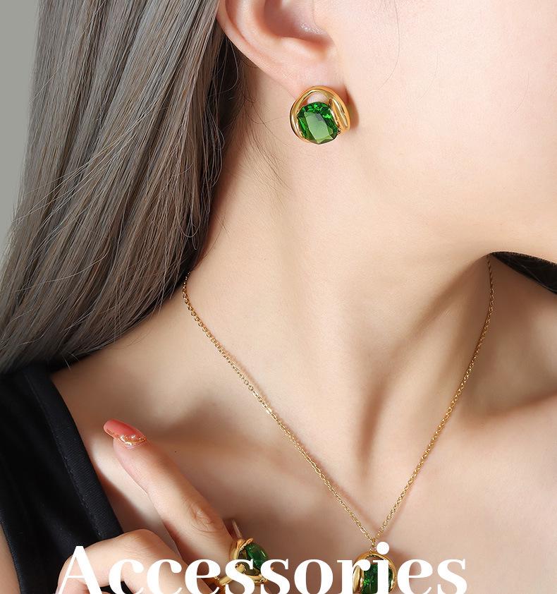 Korean Style Colorfast Emerald Crystal Pendant Necklace and Earrings Set