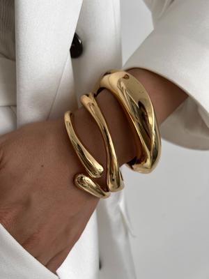 Vintage Exaggerated Metal Twisted Cuff Bangles for Women Trendy Gold Color Smooth Geometric Spring Bangles Hip Hop Jewelry Gifts