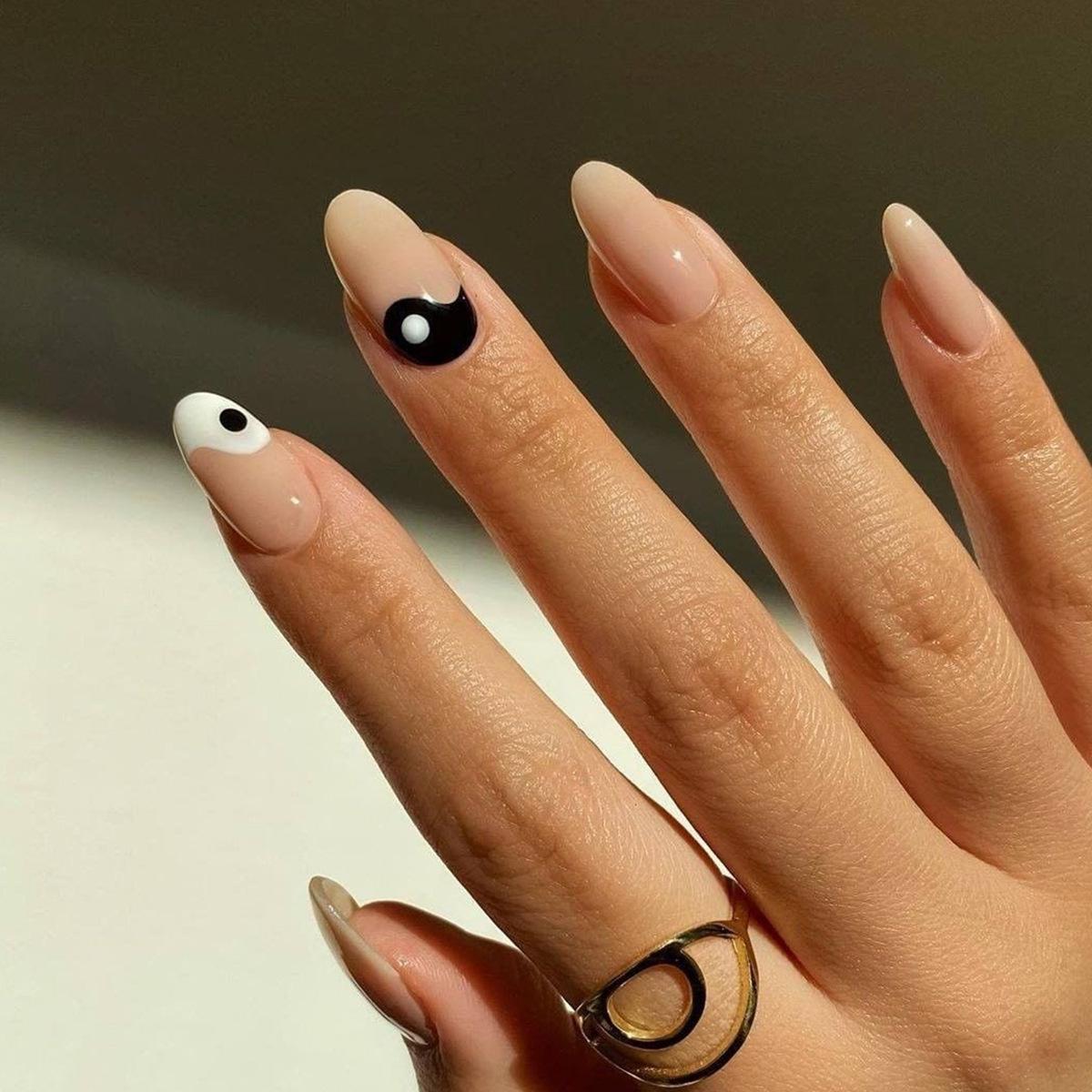 Tai Chi Wearable Waterproof False Nails & Stickers - Black & White Design