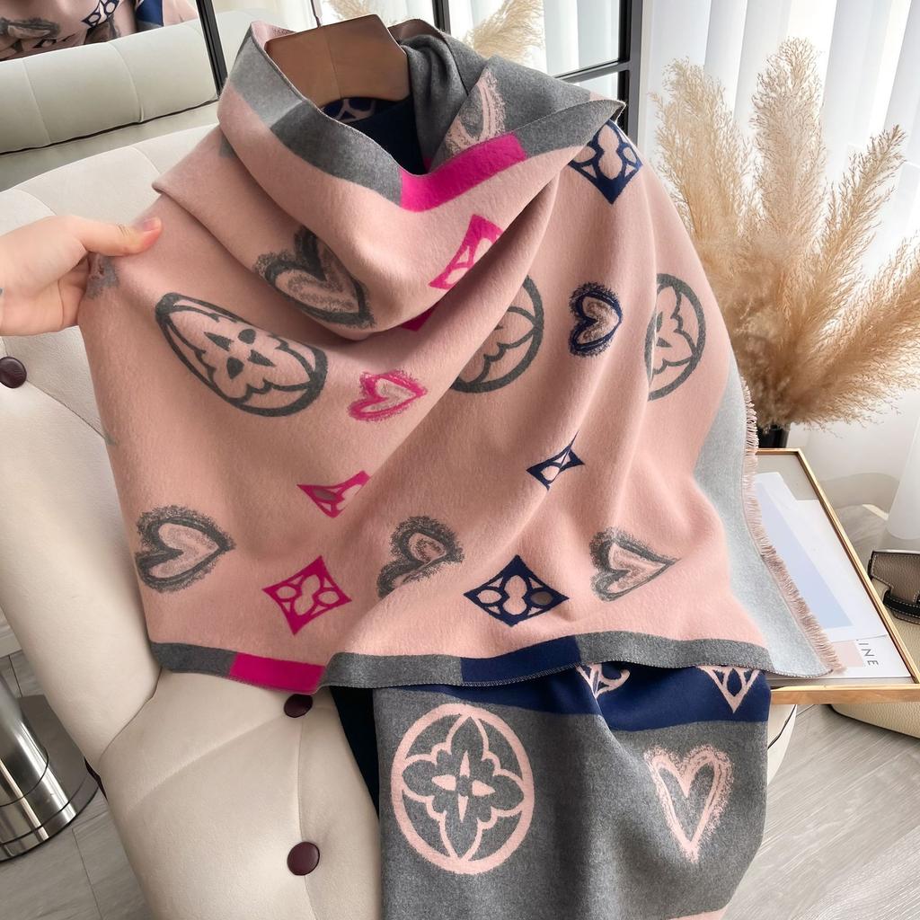 Autumn And Winter Heart-Shaped Geometric Rhombus Imitation Cashmere Warm Women'S Scarf Short Beard Fringed Decorative Medium And Long Shawl