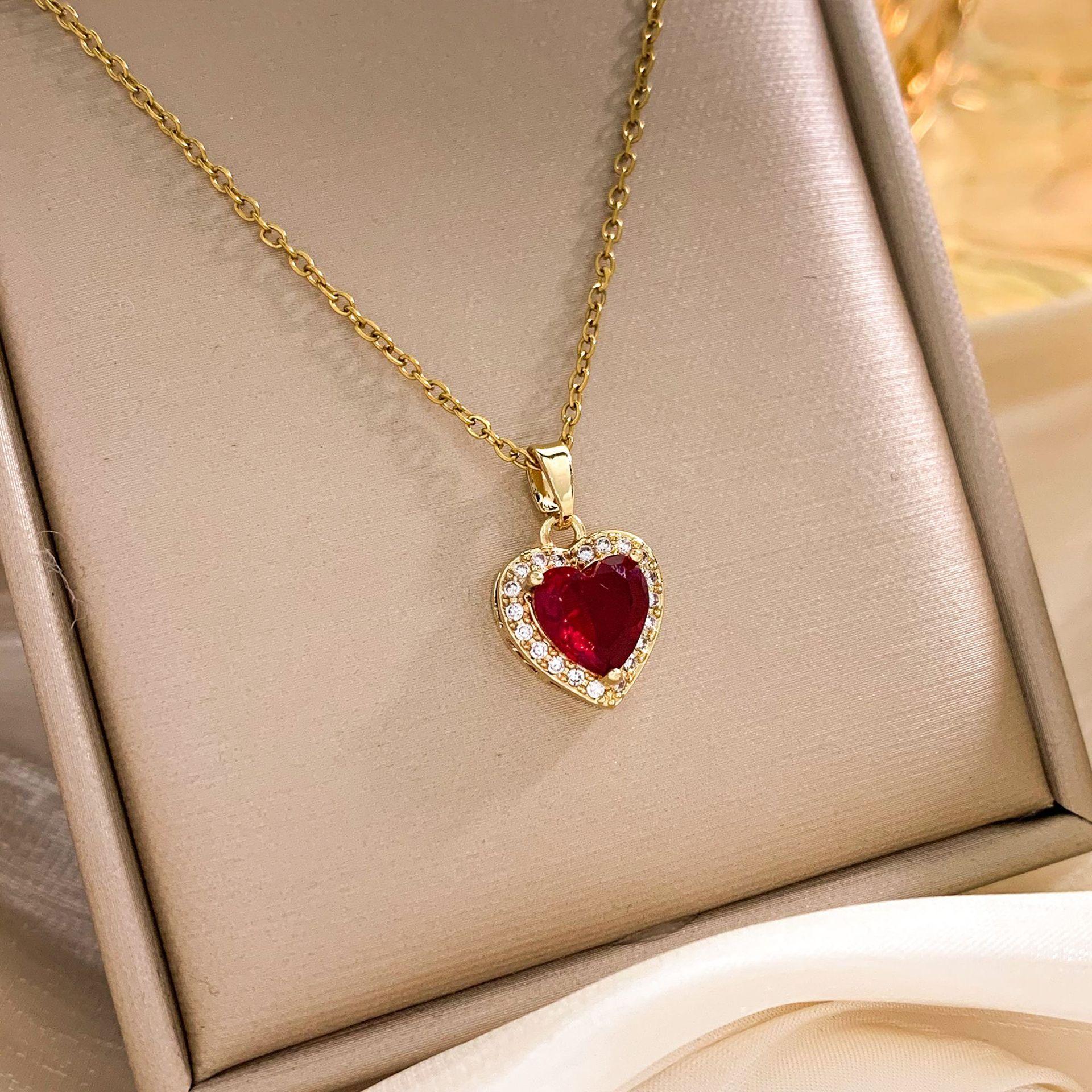 

Elegant Classic Heart of the Ocean Necklace for Women, Stylish Gold Tone, Tarnish-Resistant Titanium Steel Zircon Necklace