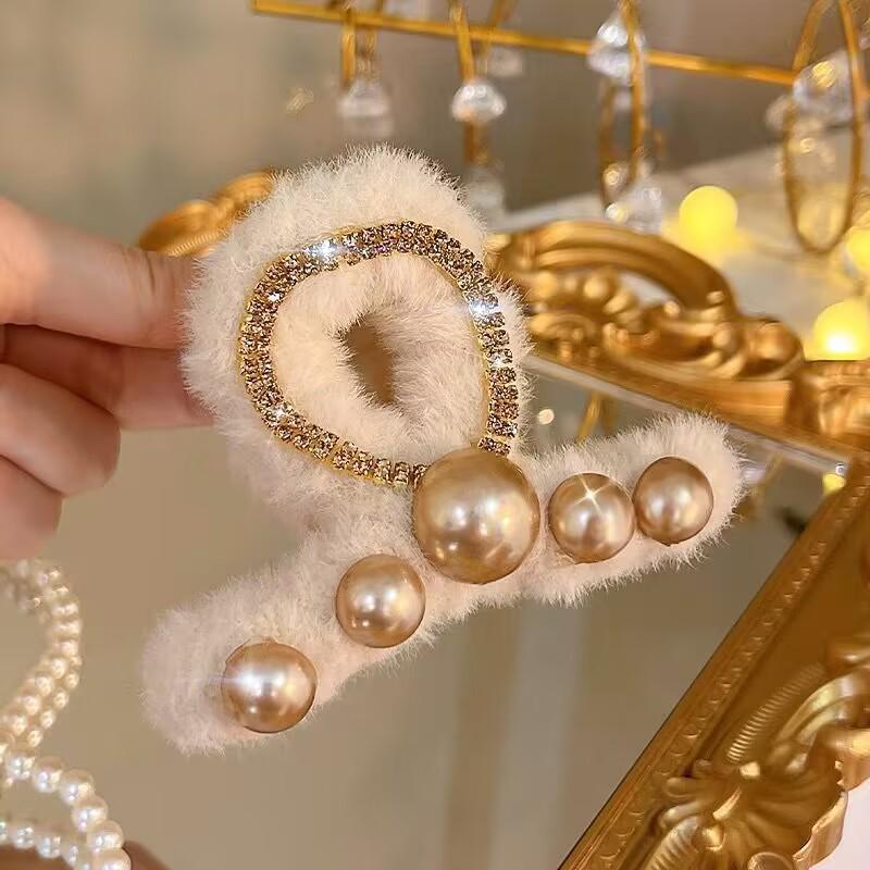 Autumn/Winter 2025 Plush Mink Fur Love Heart Rhinestone Shark Claw Clip for Women